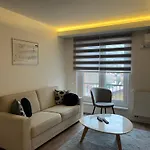 Bascarsija Spot - Private Garage アパート サラエヴォ