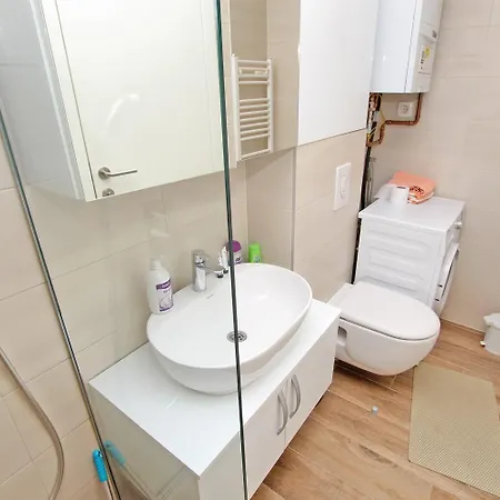 Apartment Modern Bright With Free Parking