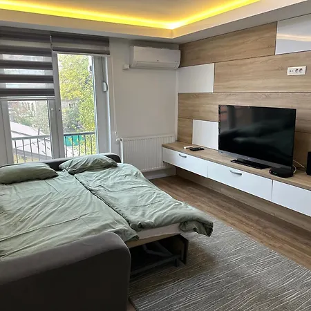 Modern Bright With Free Parking *